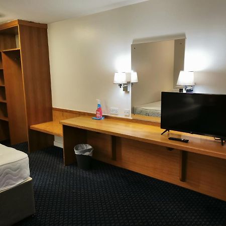 Thurrock Hotel M25 Services Aveley Bagian luar foto