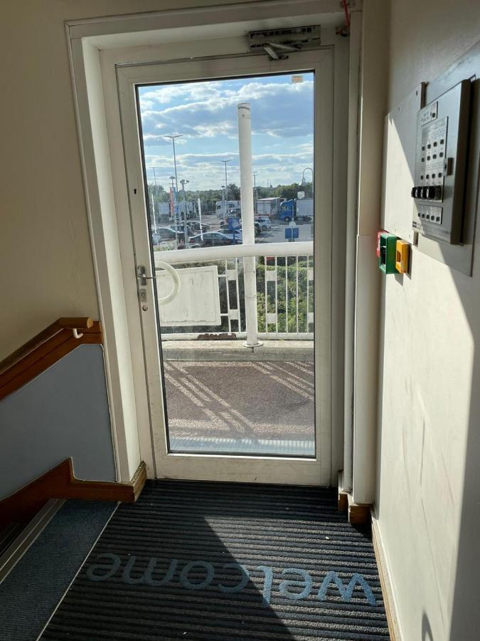 Thurrock Hotel M25 Services Aveley Bagian luar foto