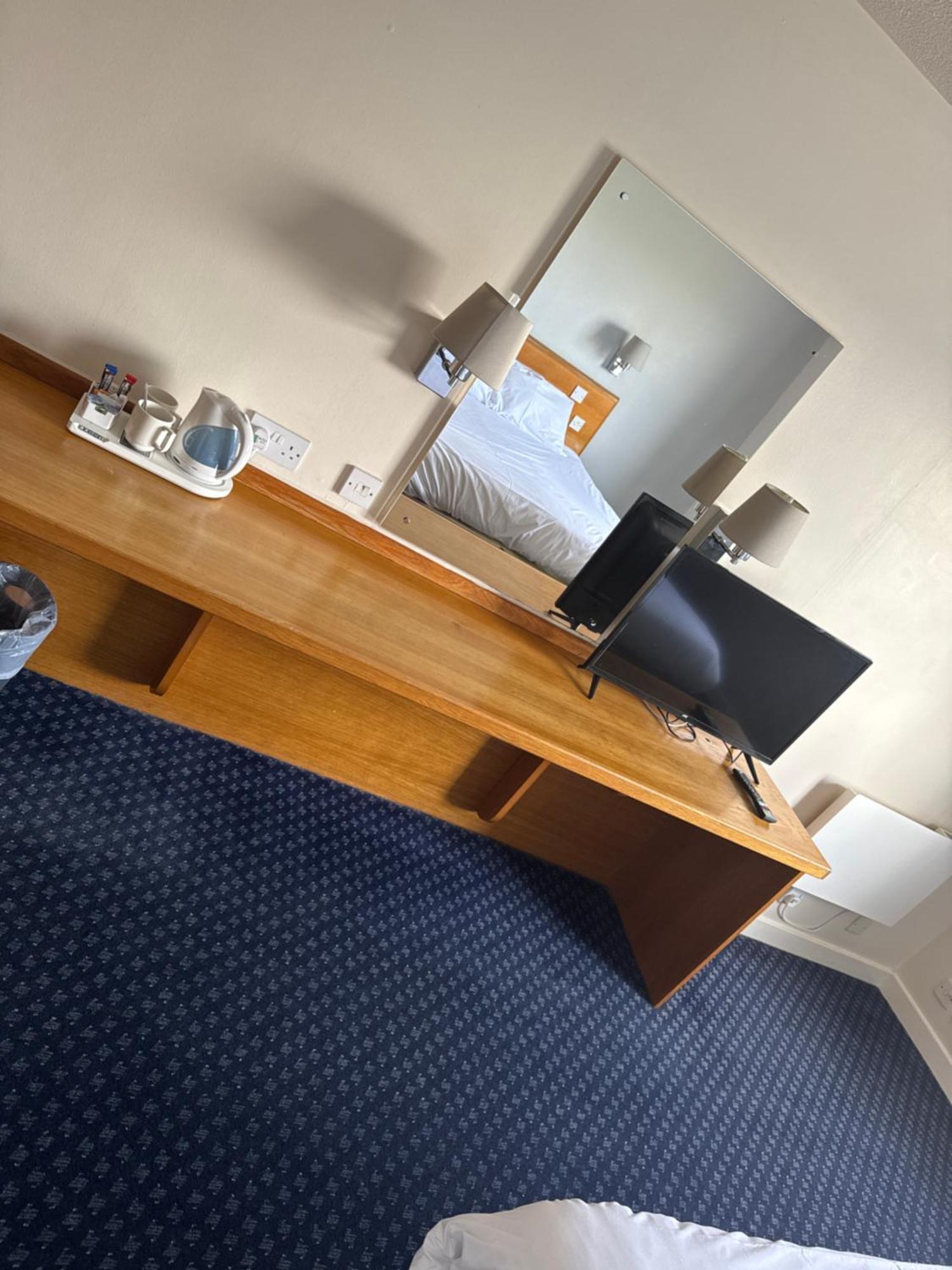 Thurrock Hotel M25 Services Aveley Bagian luar foto