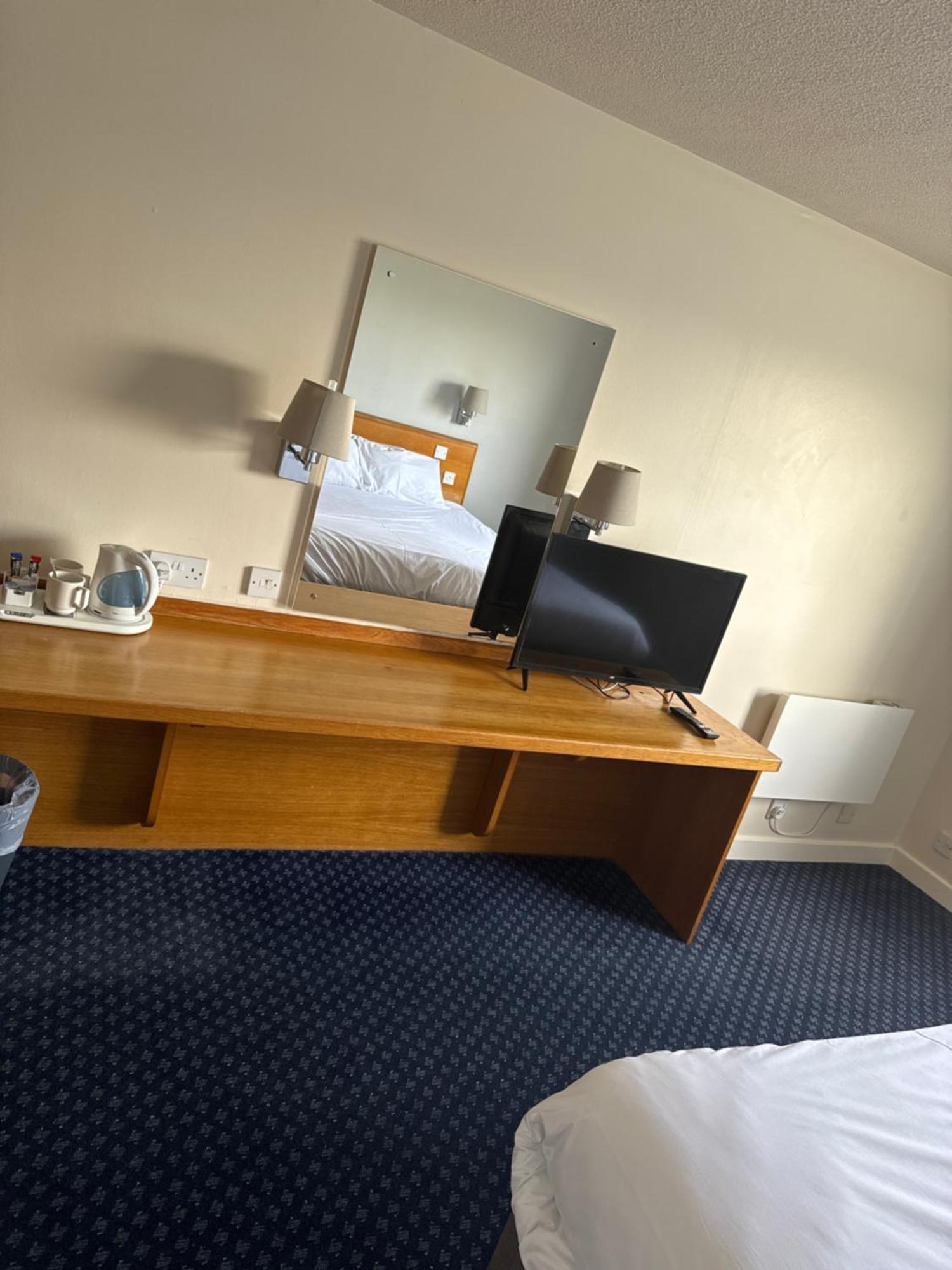 Thurrock Hotel M25 Services Aveley Bagian luar foto